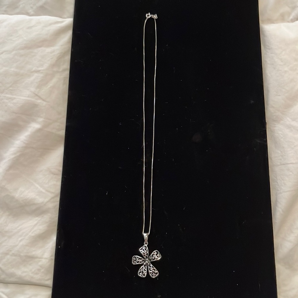 Cute Rhodium Flower Sterling Silver Chain 18' in. New without tags.